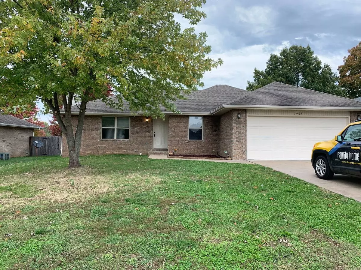 3 Bed 2 Bath 2 Car Garage House In Great Location! House for rent in Battlefield, MO