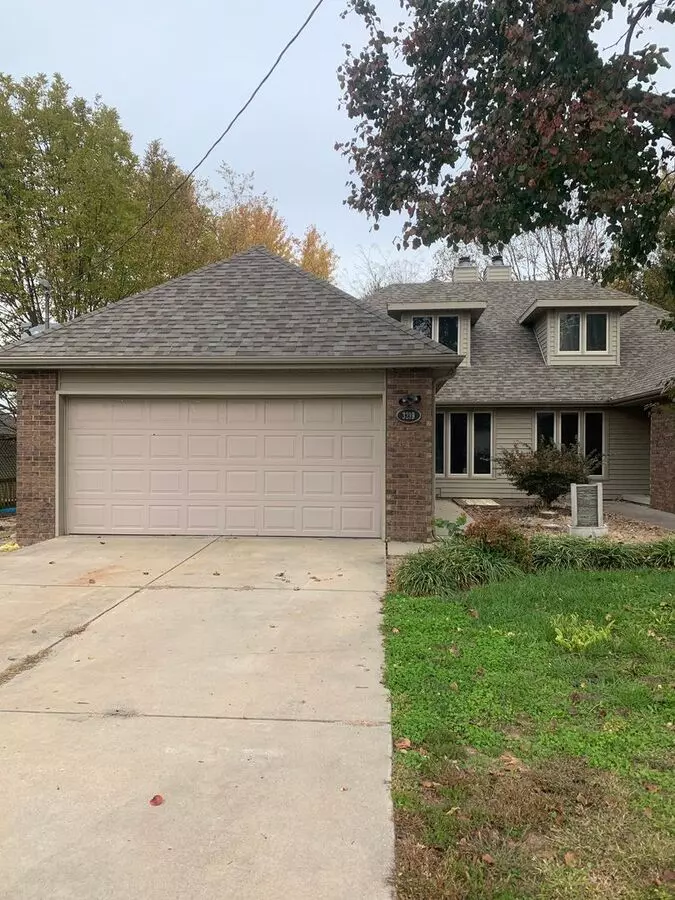 Nice 3 Bedroom 3 Full Bathroom Patio Home Available Now! House for rent in Springfield, MO