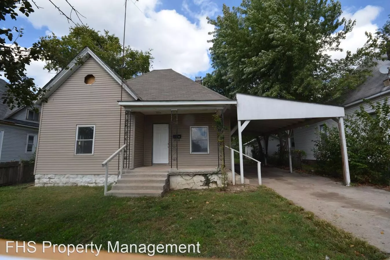 Centrally Located Large 2 Bedroom, 1 Bath With Carport House for rent in Springfield, MO