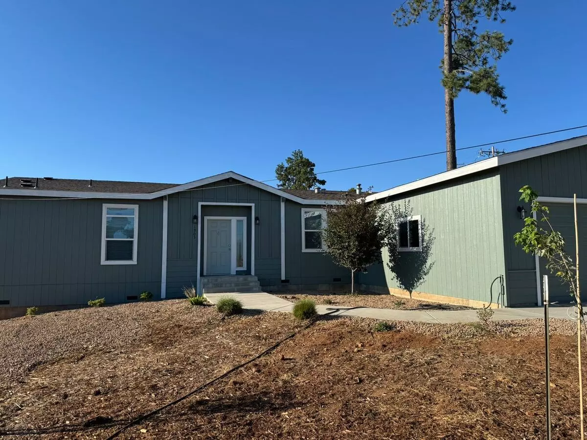 Fresh, Bright & Move-in Ready On Arrowhead Drive House for rent in Paradise, CA