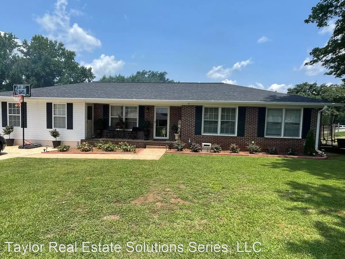1503 Clairmont Dr House for rent in Weaver, AL
