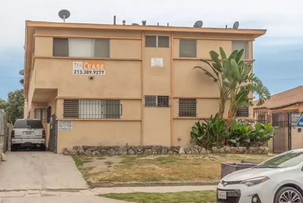 642 W 74th St Apartment for rent in Los Angeles, CA