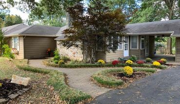 2 of 16 Exquisite 3br, 2ba Don Russell-built Home In Brentwood Subdivision House for rent in Springfield, MO