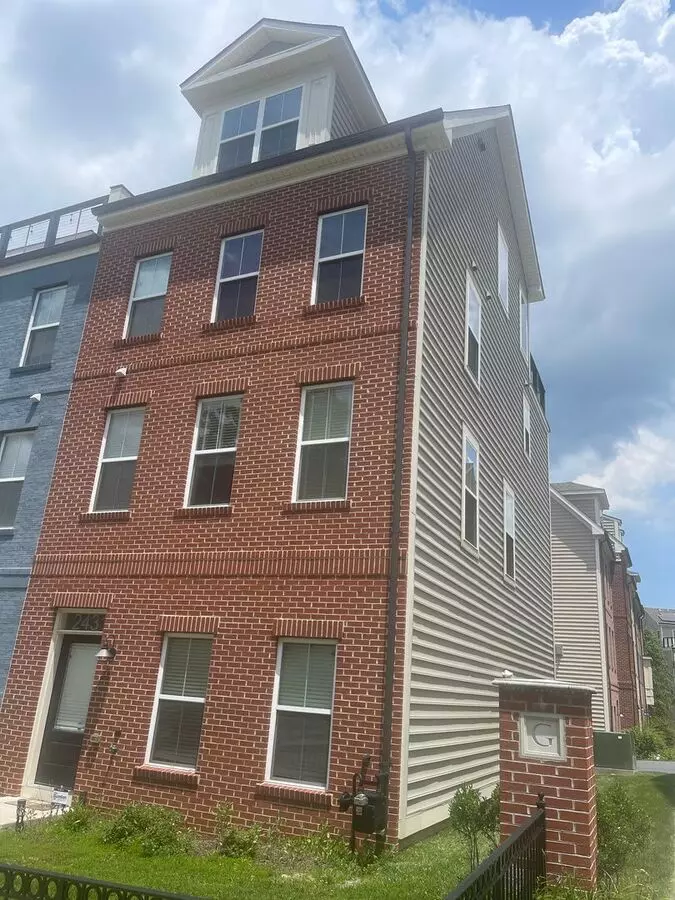 End Unit Townhouse Located Across From Glenmont/wheaton Metro House for rent in Silver Spring, MD