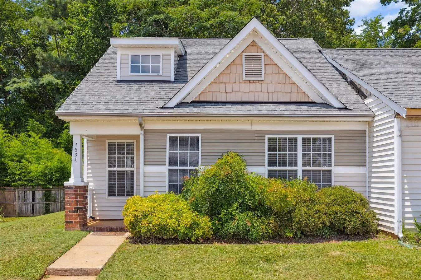 Beautiful & Quiet End Unit In Quaint Olde Towne Community In Rock Hill! House for rent in Rock Hill, SC