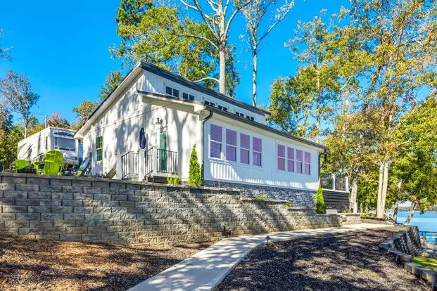 Beautiful Short Term 2 Bedroom 2 Bath Fully Furnished Waterfront Home In Lake Wylie! Apartment for rent in Clover, SC