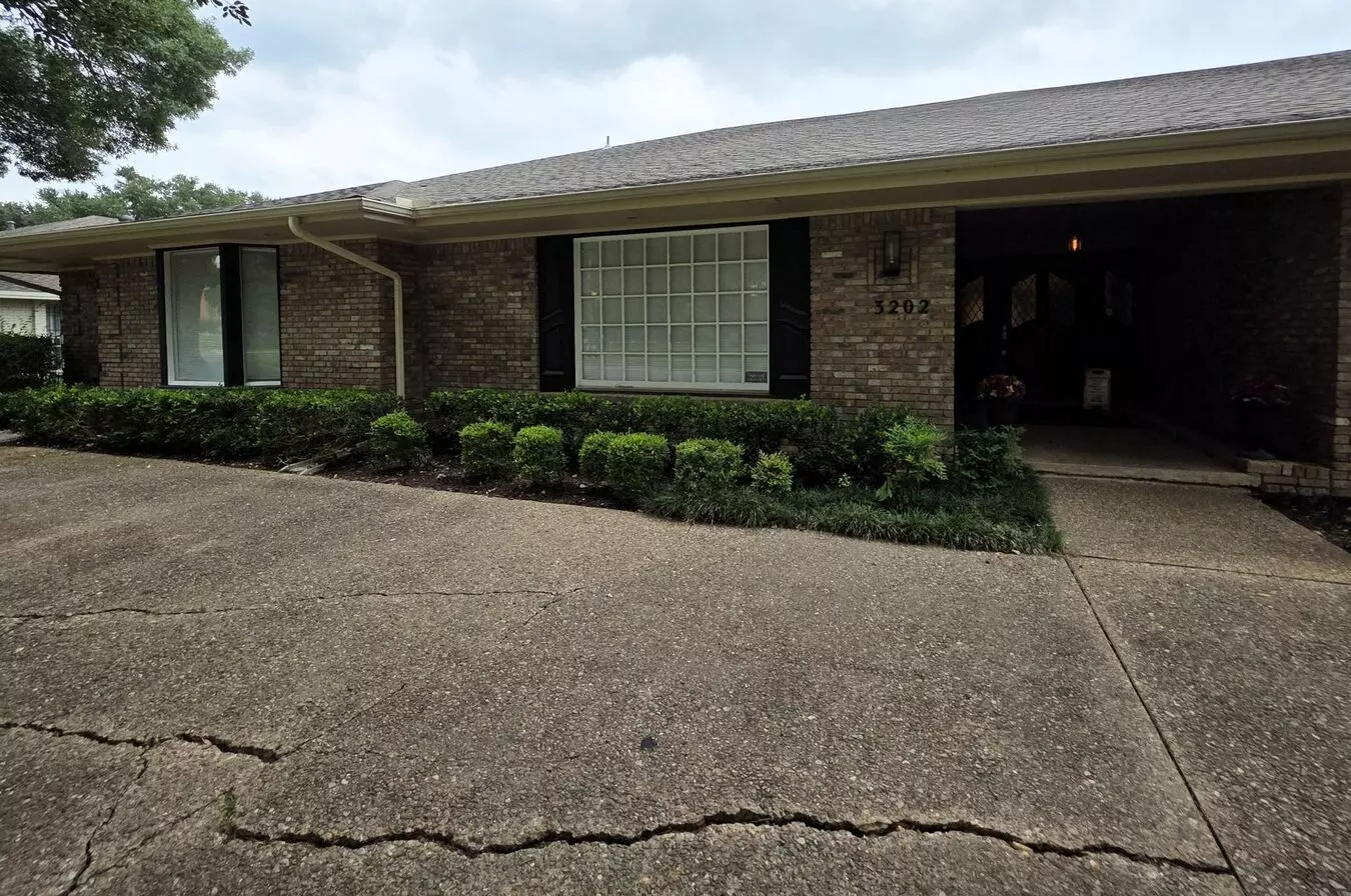 Large Duplex Unit Just Down The Street From Tanglewood Elementary! House for rent in Fort Worth, TX
