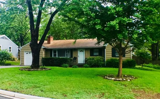 {5600} Prairie Village Ranch + Hardwood Floors Throughout + Fresh, Neutral Paint Apartment for rent in Prairie Village, KS