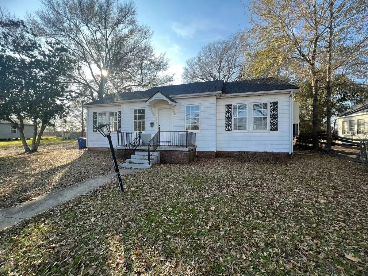 Close To Ochsner Lsu, Dining And Shopping... House for rent in Shreveport, LA