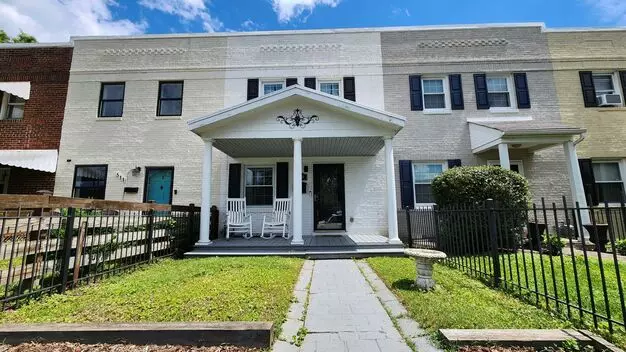 Beautiful Old Town 2 Bedrooms Plus Den Apartment for rent in Alexandria, VA