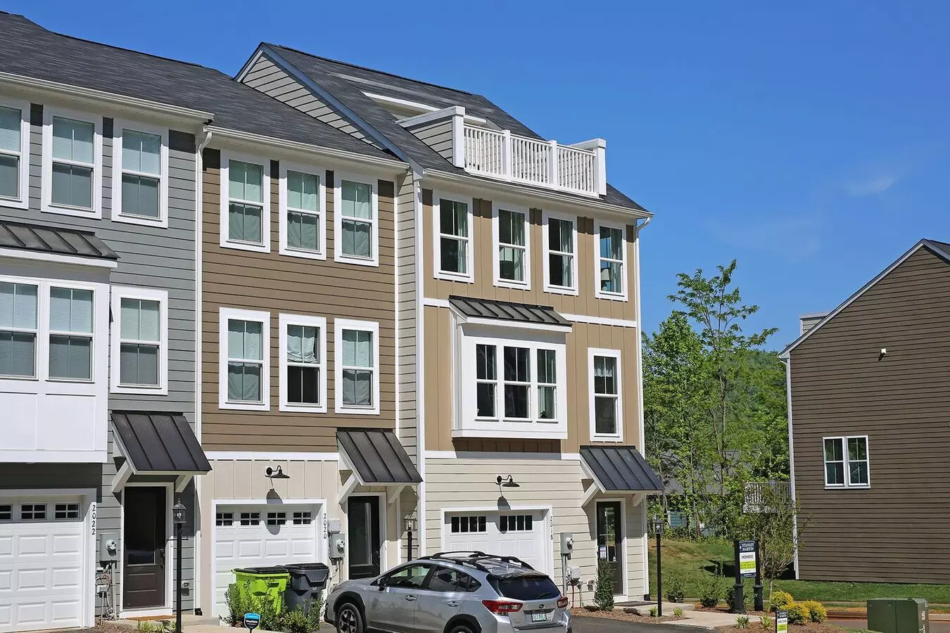End-unit Avon Park Townhome Near Biscuit Run Park House for rent in Charlottesville, VA