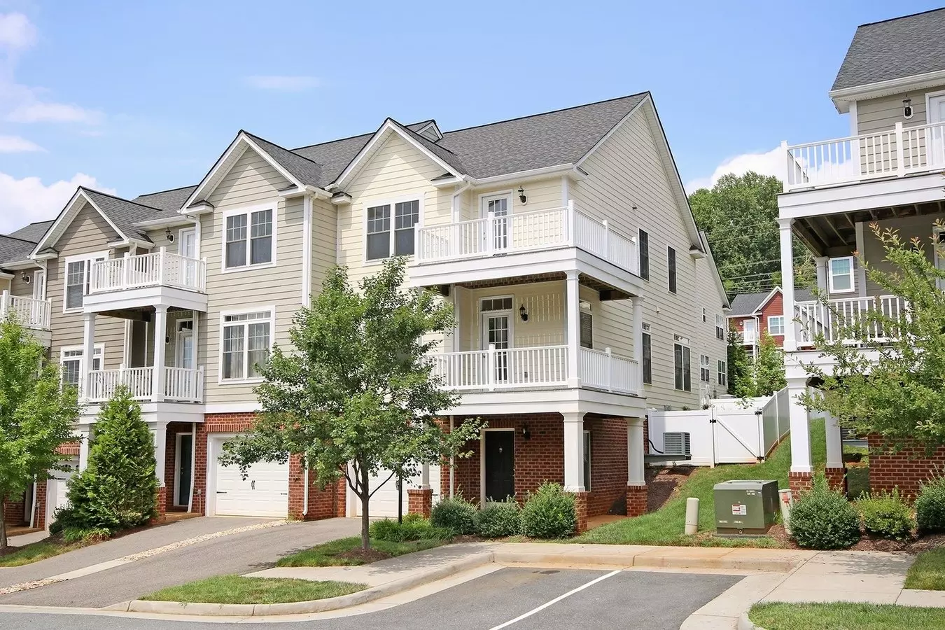 Spacious End-unit Pantops Townhome House for rent in Charlottesville, VA