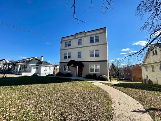 Lafayette Manor Apartment for rent in Lynchburg, VA