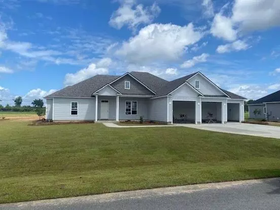 Luxurious Living: Spacious 4 Bedroom Home With 3-car Garage And Pet-friendly In Lakeland, Ga Apartment for rent in Lakeland, GA