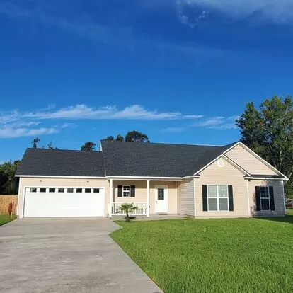 Charming 3-bedroom Home With Spacious Yard And Modern Amenities In Lakeland, Ga Apartment for rent in Lakeland, GA