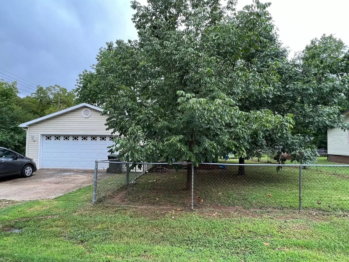 Coming Soon 2br House With Fenced In Yard House for rent in Hollister, MO