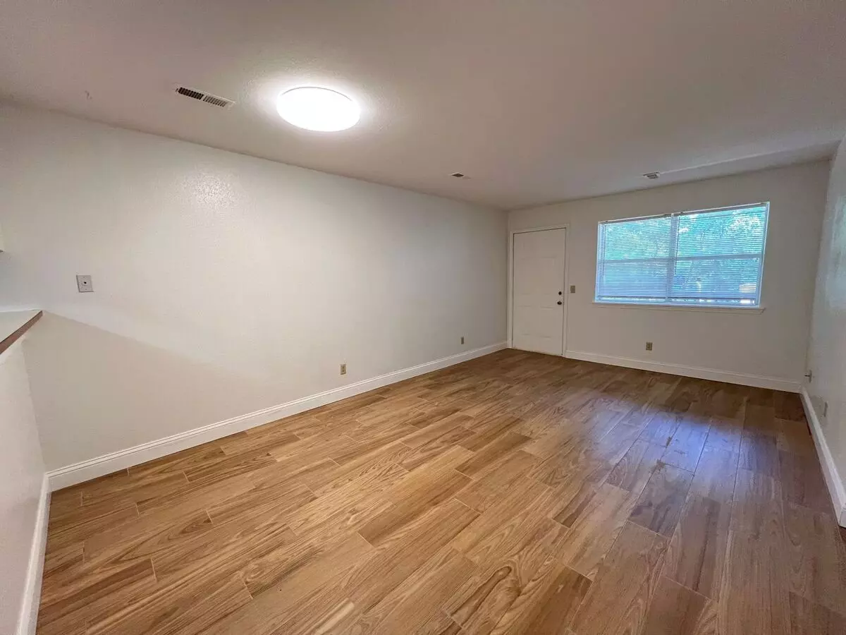 1-1c - 428 Kays Apartment for rent in Hollister, MO