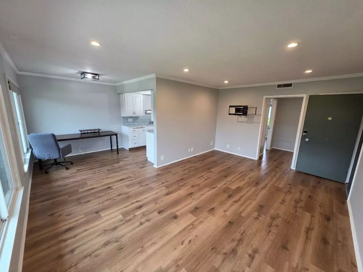 Upper 1bd/1ba Condo With Garage And Common Area Laundry Apartment for rent in Long Beach, CA