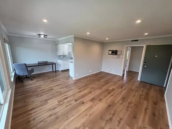 Upper 1bd/1ba Condo With Garage And Common Area Laundry Apartment for rent in Long Beach, CA