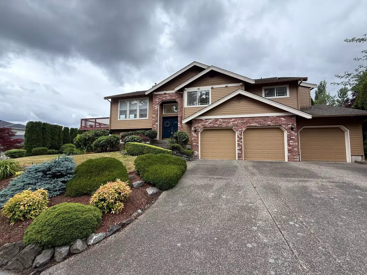 Breathtaking View Of Seattle, Mt Rainier, Blake Island And Cascade In Port Orchard House for rent in Port Orchard, WA