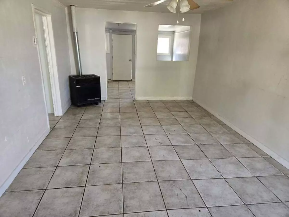 2 of 4 1404-1406 Trinity Ave Apartment for rent in Chowchilla, CA