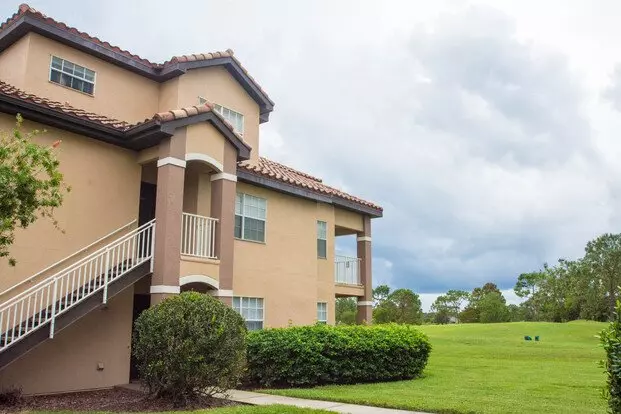 Second Floor Apartment With Balcony View! Easy Access To 417! Apartment for rent in Orlando, FL
