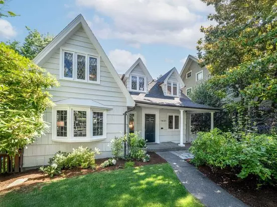 Gorgeous Victorian Home Ready To Rent! Huge Deck! Just Reduced! Apartment for rent in Portland, OR Gorgeous Victorian Home Ready To Rent! Huge Deck! Just Reduced! Apartment for rent in Portland, OR