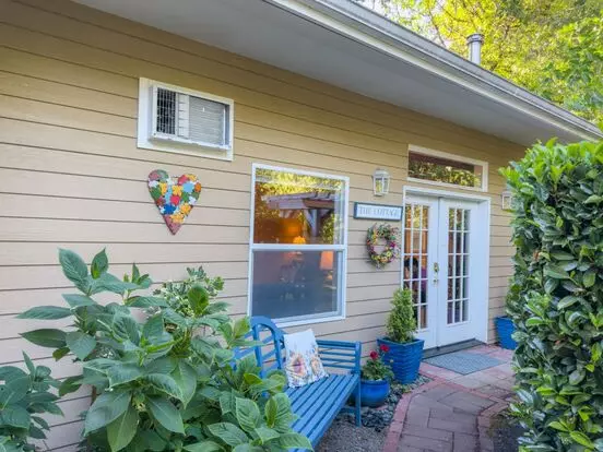 Lovely Fully Furnished Creekside Cottage Apartment for rent in Corvallis, OR Lovely Fully Furnished Creekside Cottage Apartment for rent in Corvallis, OR