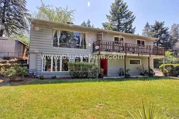 Spacious 3 Bed, 1 Bath Daylight Basement Apartment In Markham Apartment for rent in Portland, OR