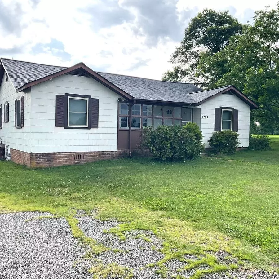 Farm House With 3 Bedrooms, 1 1/2 Baths House for rent in Vale, NC