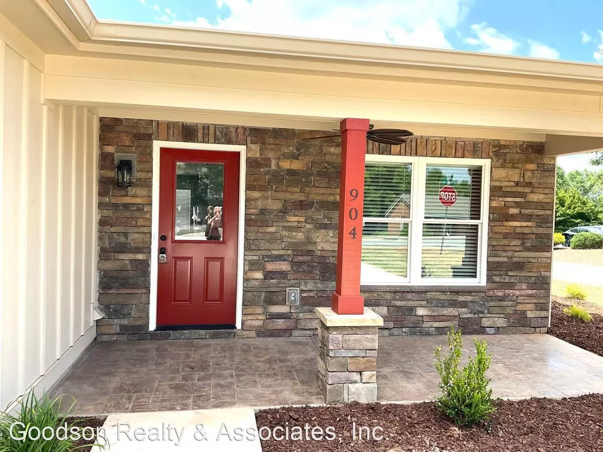 Court Square Town Home Duplex Apartment With Attached Garage Apartment for rent in Lincolnton, NC