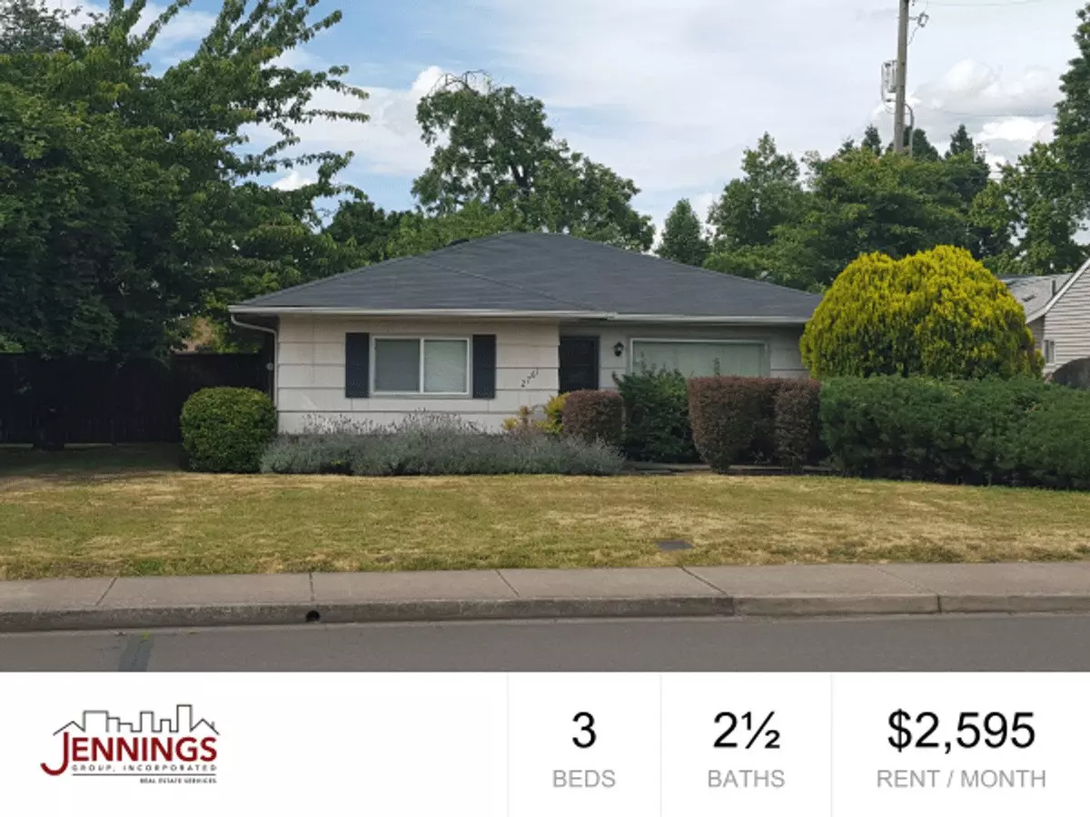 Comfortable 3/bed-2 1/2 Bath Home With A Deck And Fenced Backyard House for rent in Eugene, OR