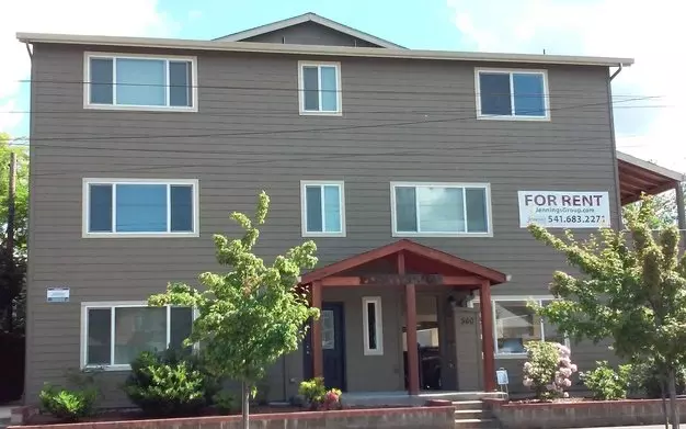Plenty Apartment for rent in Eugene, OR