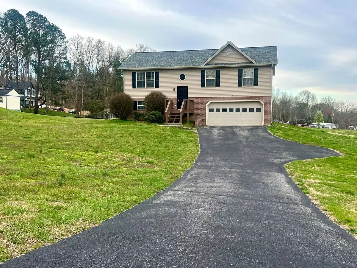 3 Bedroom / 2 Bath + Den Located In Jonesborough House for rent in Jonesborough, TN