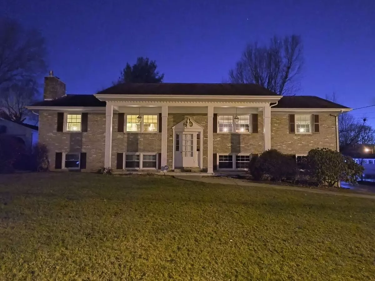 Very Nice 4/5 Bedroom Home Located In The Heart Of Colonial Heights! House for rent in Kingsport, TN