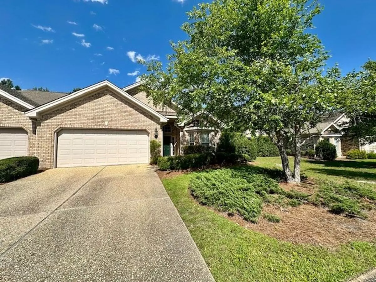 Introducing A Stunning Townhouse In The Desirable Community Of Brunswick Forest In Leland, Nc. House for rent in Leland, NC