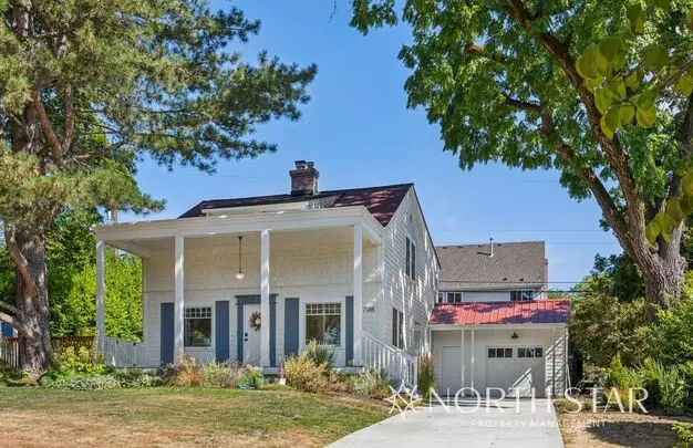 Charming Broadmoor Historic Farmhouse On A .25-acre Lot Apartment for rent in Portland, OR