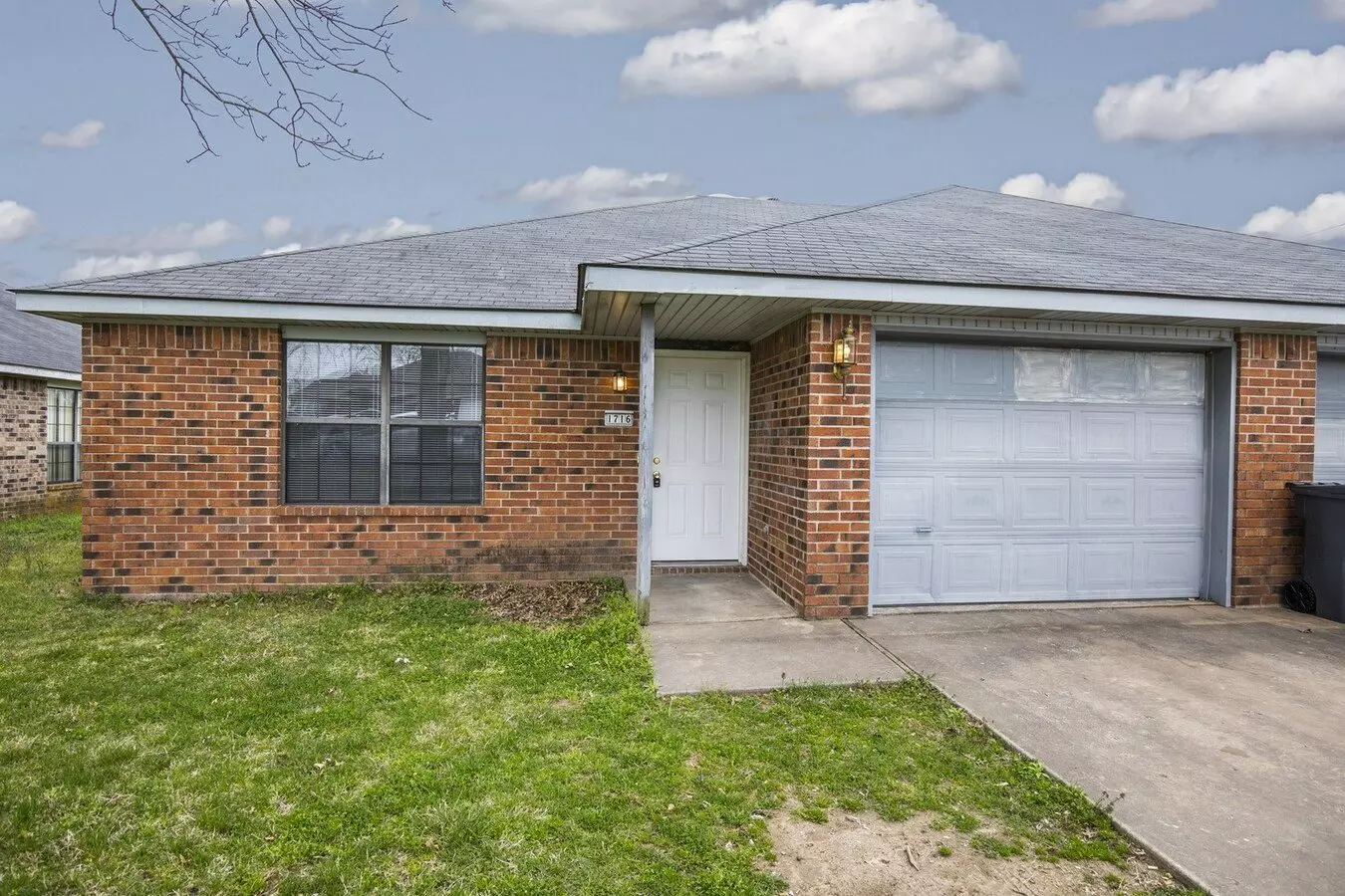 1716 S M St House for rent in Rogers, AR