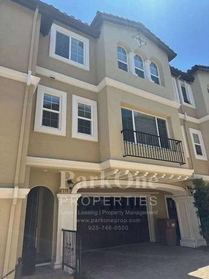 Nicely Updated Townhouse Close To Downtown House for rent in Martinez, CA
