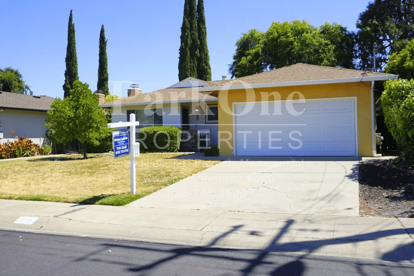 Charming 3-bedroom Single-level Home With Spacious Backyard & Modern Comforts House for rent in Concord, CA