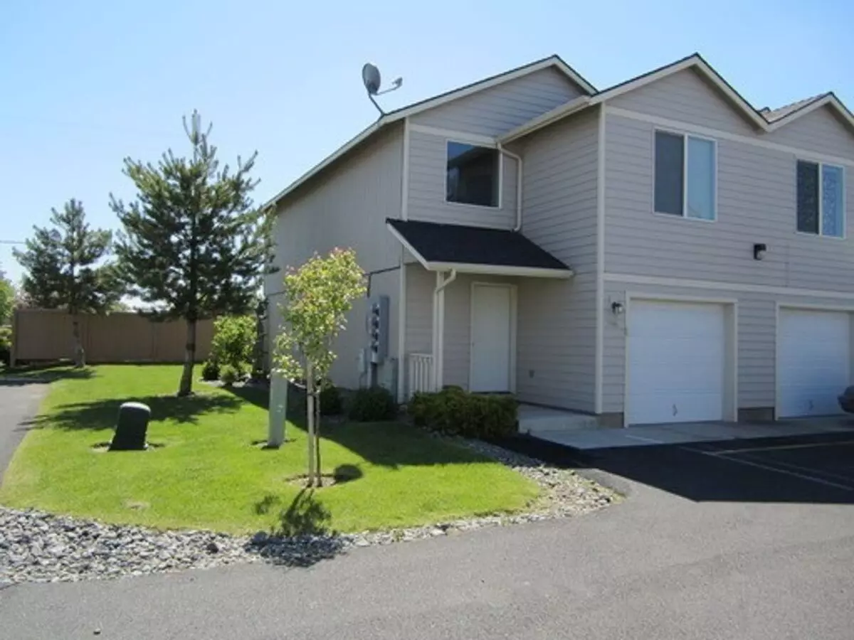 2 Bedroom Townhome In Sw Redmond! House for rent in Redmond, OR