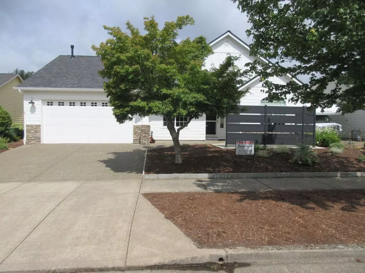 Beautiful Three Bedroom In Silverton House for rent in Silverton, OR