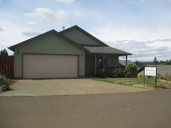 Three Bedroom Home In South Salem With A View Apartment for rent in Salem, OR