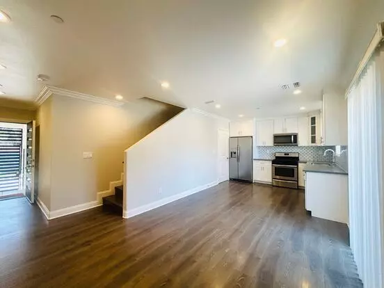 7205 S Ln Apartment for rent in Los Angeles, CA