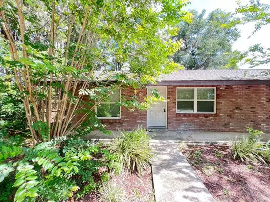 2bd & 1 Ba - Where Charm Meets Comfort: Your Belleview Haven Awaits! Washer & Dryer Included! Lawn Care Included! Apartment for rent in Belleview, FL