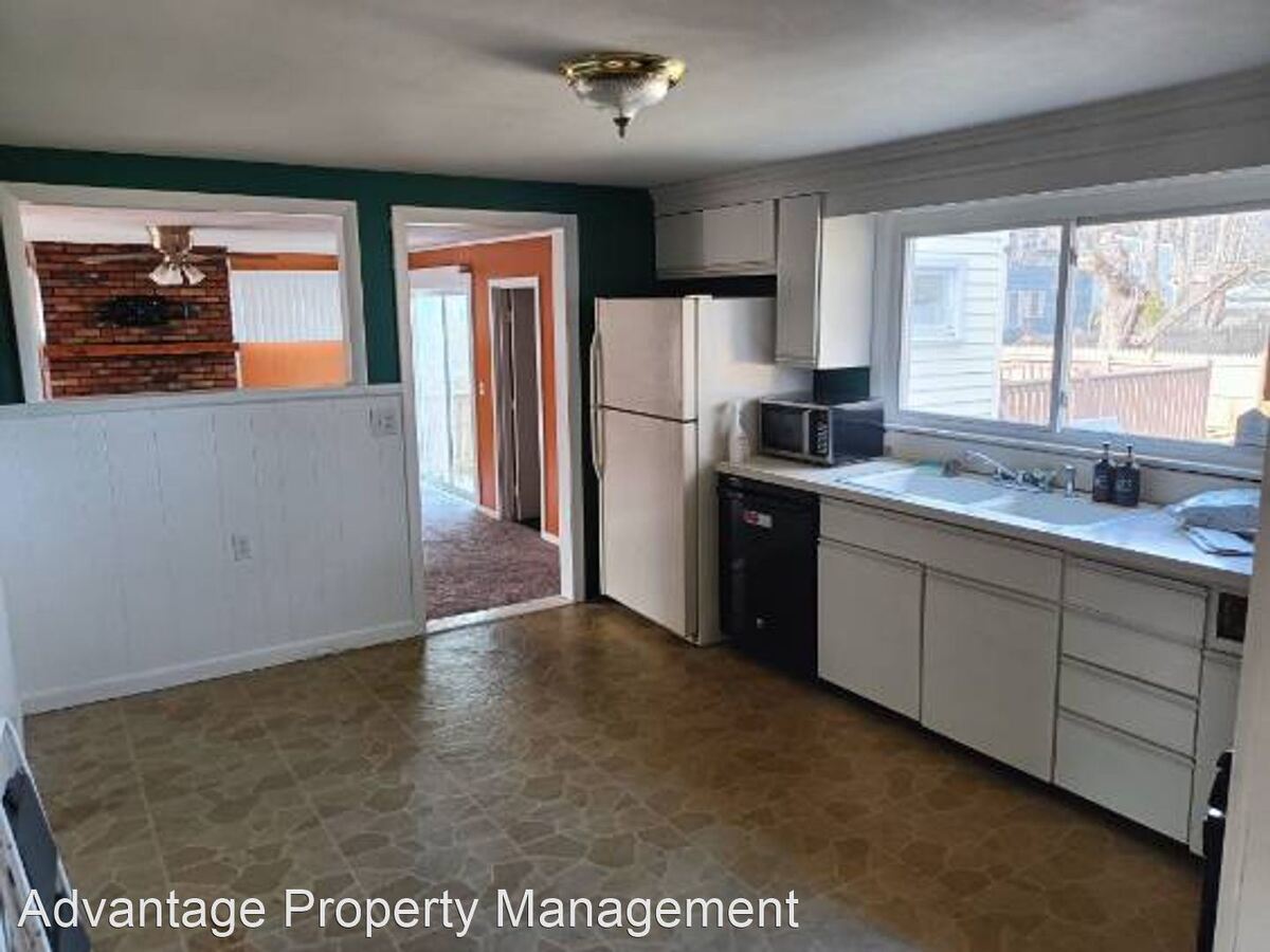 158 Pettaconsett Ave Warwick, RI Apartment for Rent