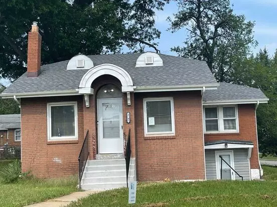 Rehabbed Spacious 2 Br/1ba House - Northwoods Apartment for rent in Northwoods, MO Rehabbed Spacious 2 Br/1ba House - Northwoods Apartment for rent in Northwoods, MO