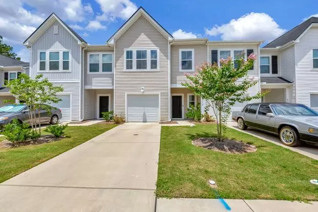 Beautiful 3-bedroom, 2.5-bathroom Townhome Now Available In North Charleston! Apartment for rent in North Charleston, SC
