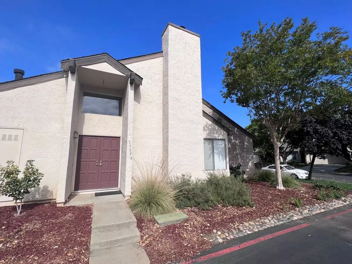 Large 3br/2ba Townhouse, 2 Car Garage, Washer & Dryer Hookups, Patio & Community Pool House for rent in Morgan Hill, CA