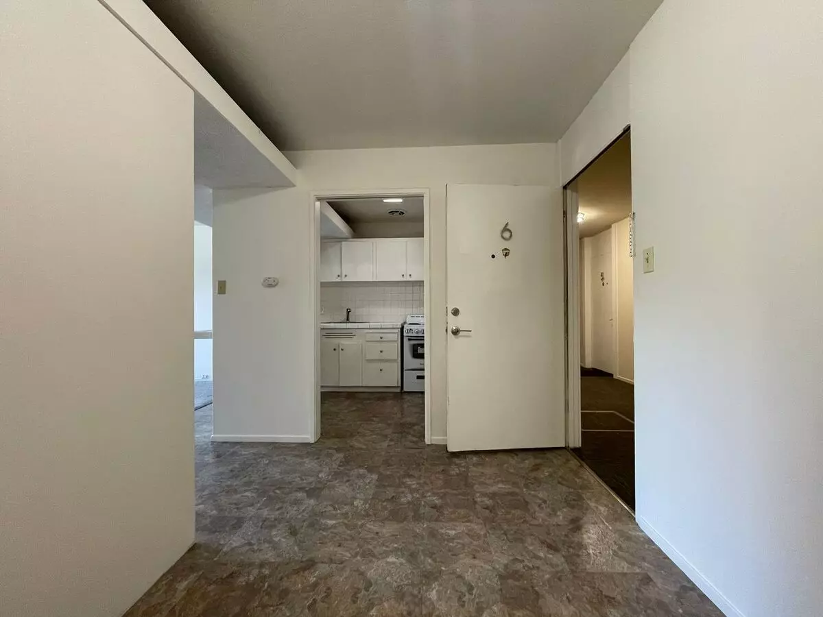 Burlingame - 2 Bedroom, Parking & Close To Transportation Apartment for rent in Burlingame, CA